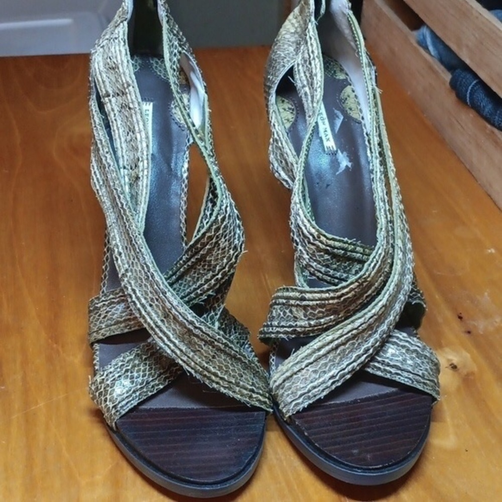Elegant Gold Strappy Women's Shoes